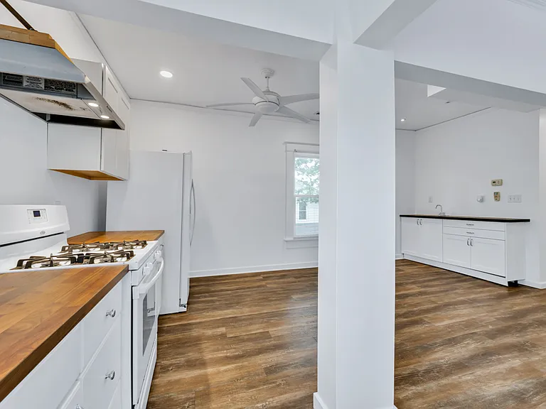220 E Randall Ave — Photo 13