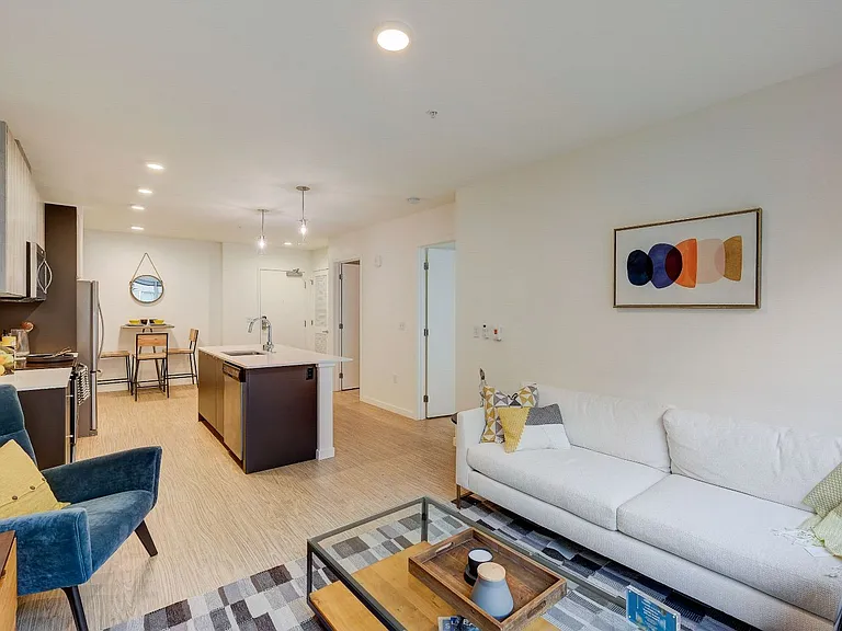 Augusta Apartments — Photo 4