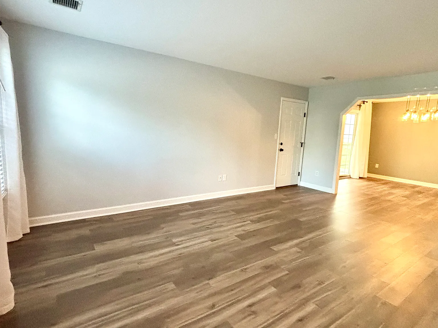 3 bed, 2.5 bath, 1586 sqft, $1,995 — Photo 3