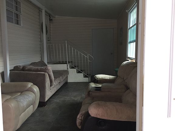 3rd image of 124 Hillsborough Dr