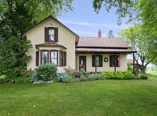 W8564 Hunters Rd, Hortonville, WI 54944