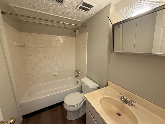 5th image of 211 12th St Unit 2