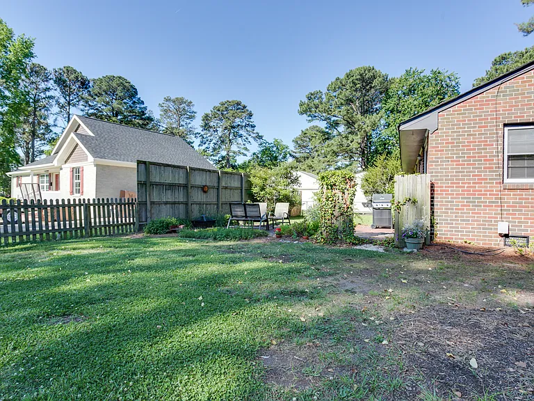 101 Lamper Rd — Photo 27