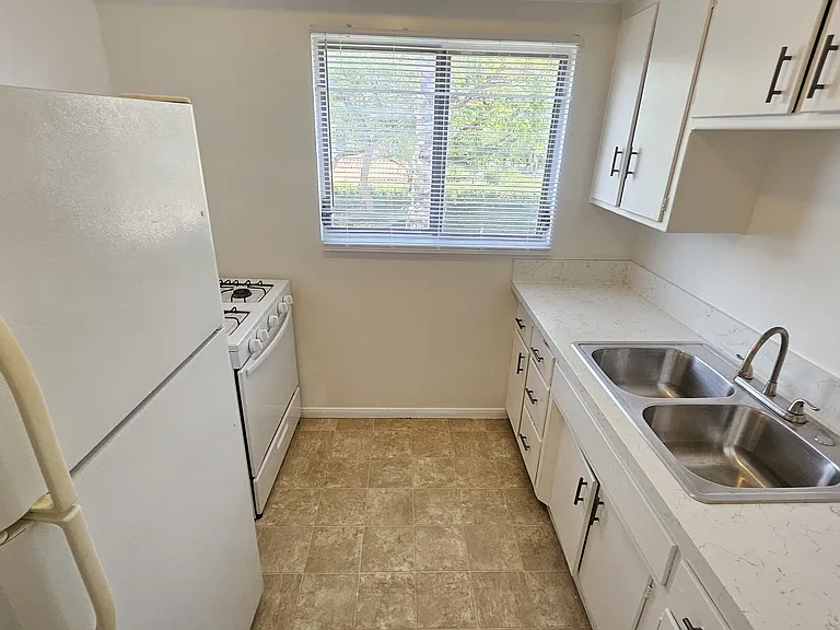 8315 Clinton Ave #6 — Photo 6