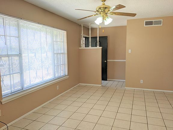 3rd image of 10209 Lakeview Dr