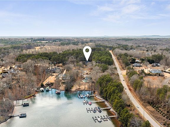 2nd image of 104 Emerald Pointe Dr