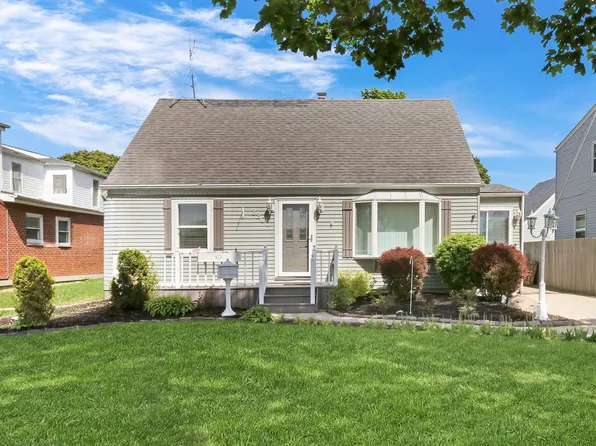 2207 Eshcol Ave, Zion, IL 60099