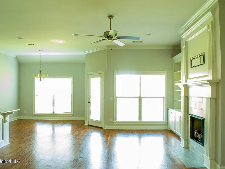 216 Buttonwood Ln — Photo 5