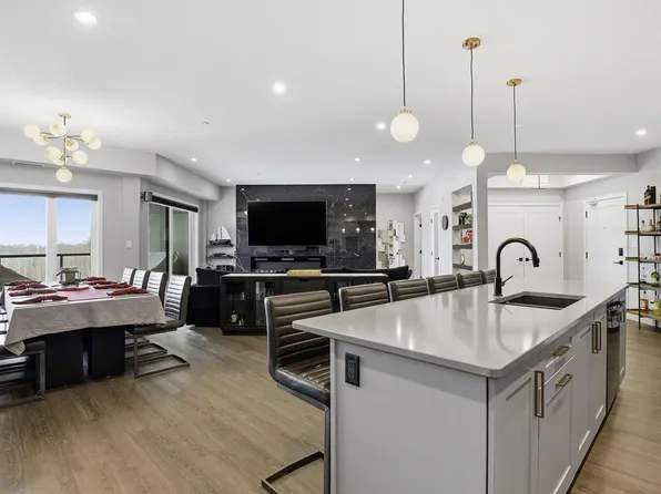 7463 May Cmn NW #311, Edmonton, AB T6R 0X1