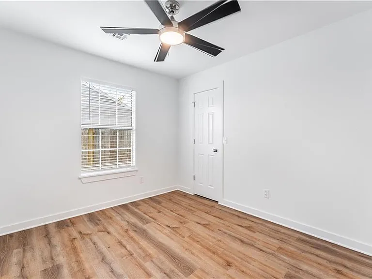 1209 Spring St — Photo 15
