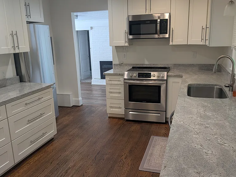 1201 Forest Hill Dr — Photo 2