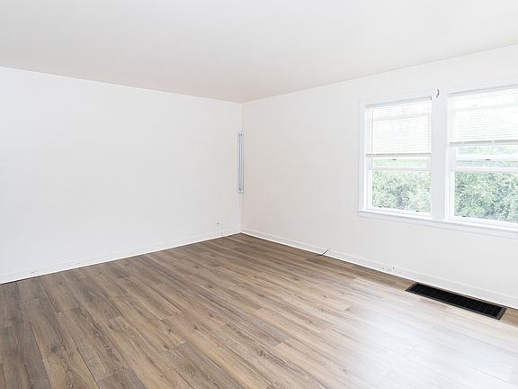 4th image of 109 Parkside Ave