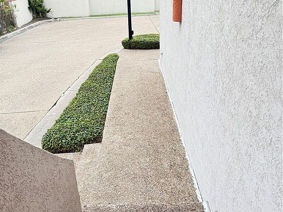 2nd image of 4270 Ocean Dr #15