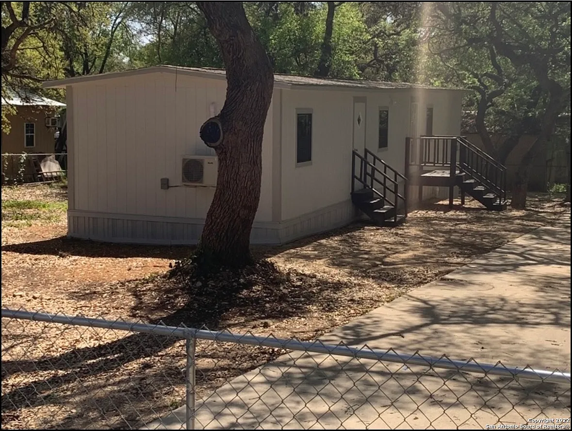 2 bed, 1252 sqft, $1,400 — Photo 1