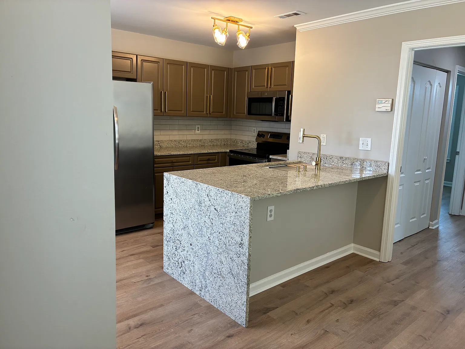 400 Cliffview Court — Photo 3