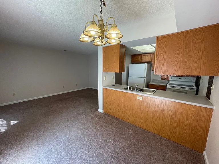 2415 Avonlea Ln — Photo 10