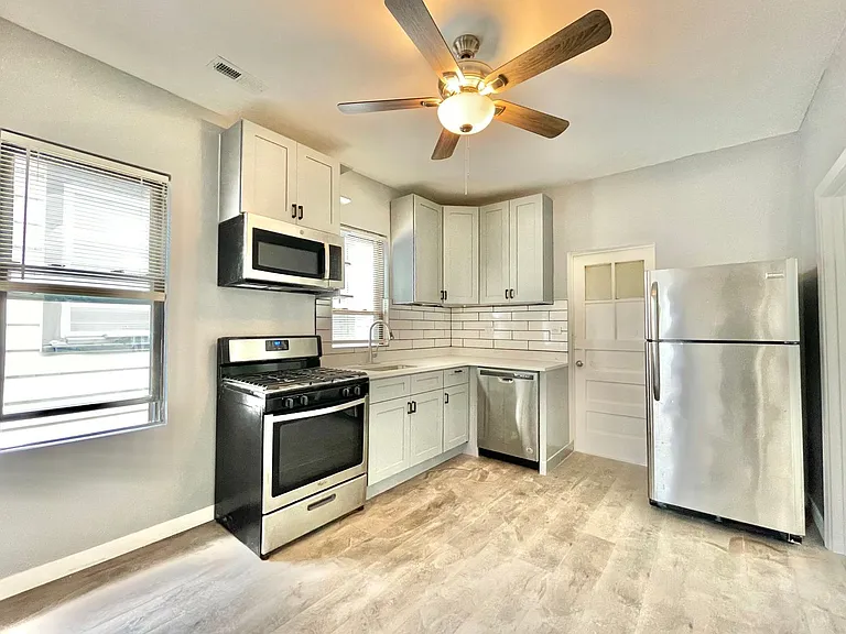 1833 W 21st St — Photo 10