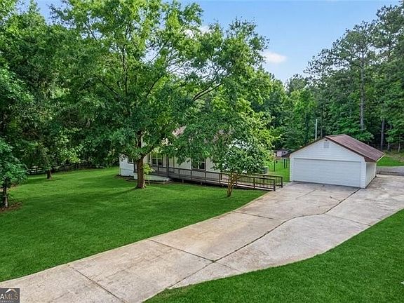 4th image of 100 Willow Creek Dr