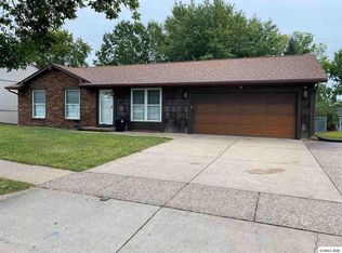 1676 Alicia St, Dubuque, IA 52002