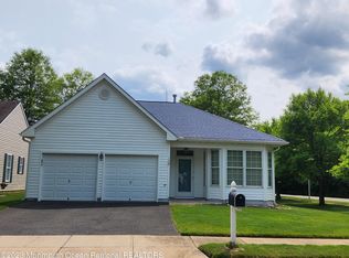 4 Sunflower Ln, Brick, NJ 08724