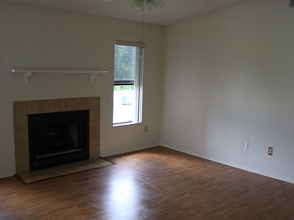 2nd image of 1805 Northlake Dr