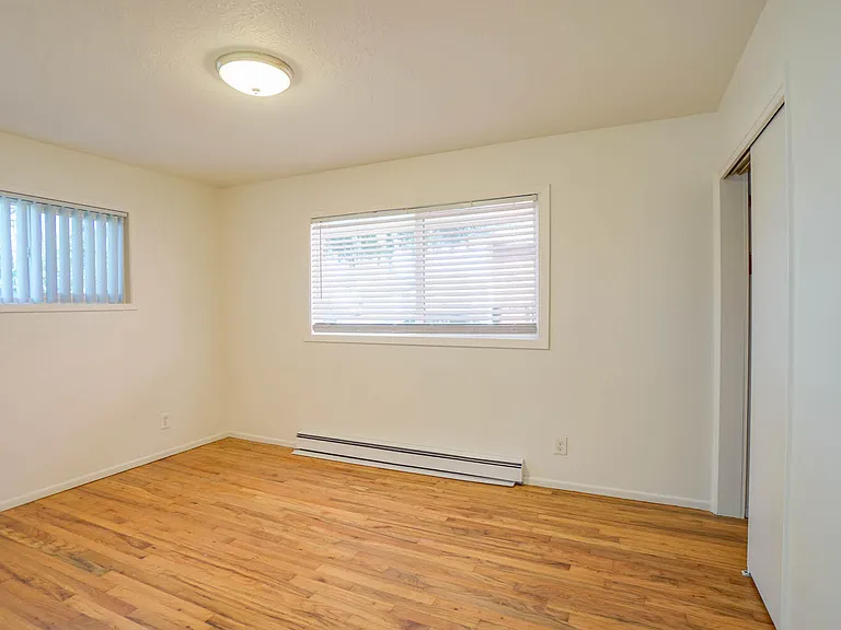 470 SE 12th Ave #5 — Photo 13