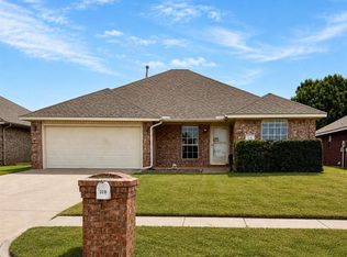 328 S Castle Ridge Ln, Mustang, OK 73064