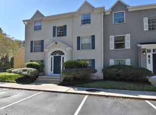 4318 Plaza Gate Ln S APT 101, Jacksonville, FL 32217
