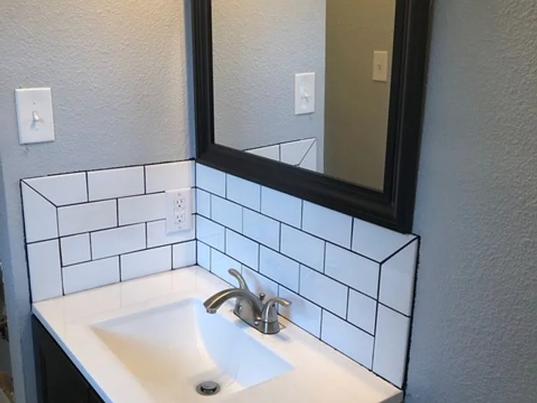 212 W Broadway St — Photo 6