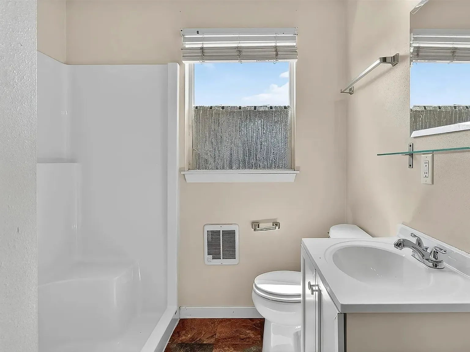 1127 W Fairview Ave — Photo 3