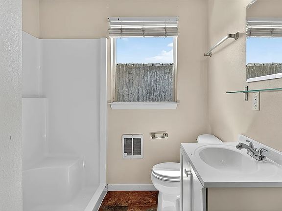 3rd image of 1127 W Fairview Ave #2
