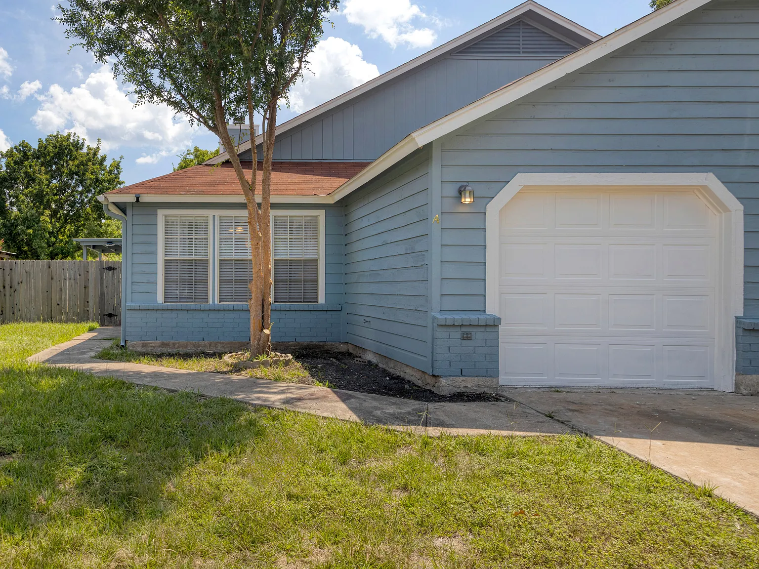 3 bed, 1060 sqft, $2,300 — Photo 3