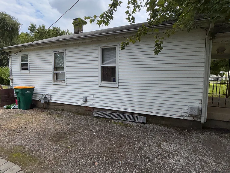 2616 E Logan St — Photo 2