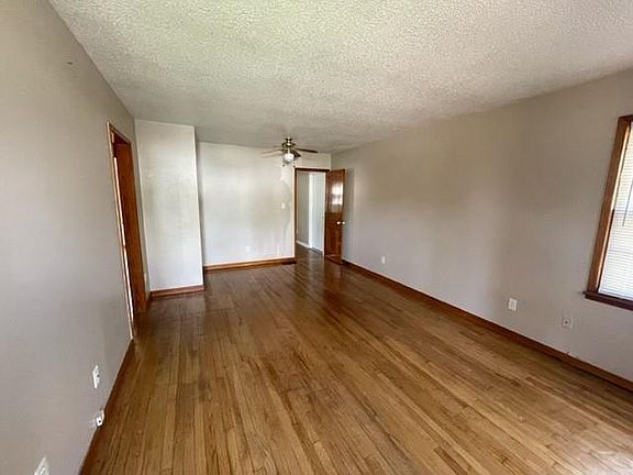 2nd image of 4016 SE 24th St