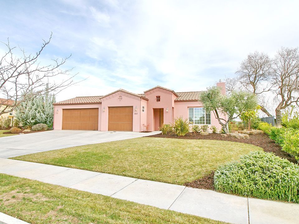 1st image of 837 Hacienda Cir