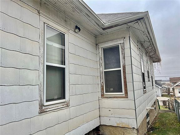2nd image of 3906 Terrace Ave