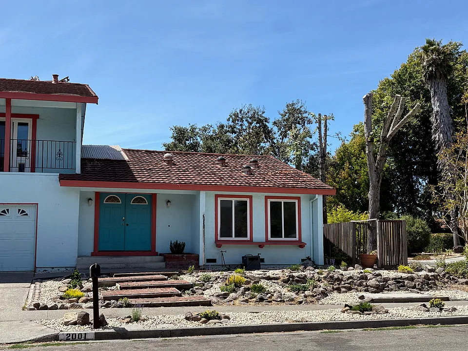 2001 Contra Costa Ave