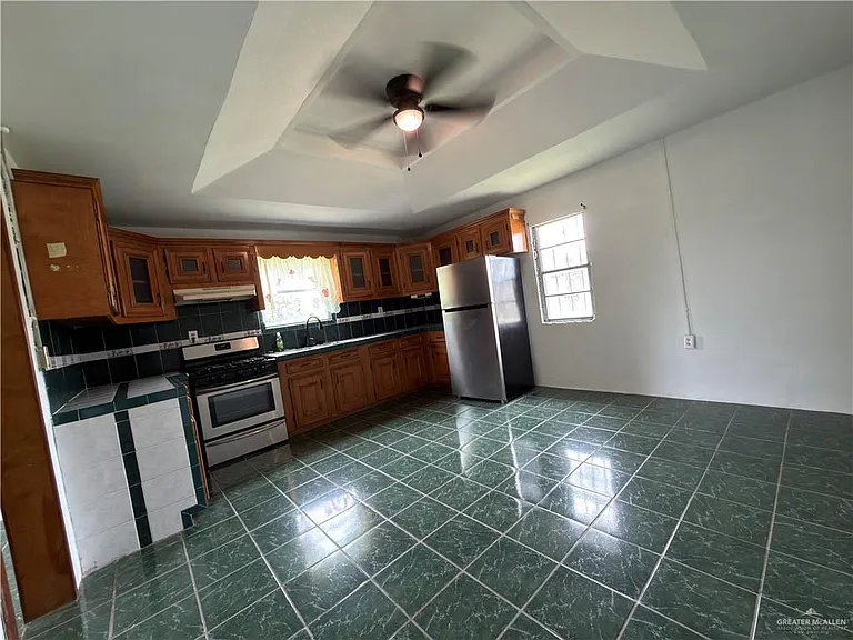 21806 Hidalgo St — Photo 8