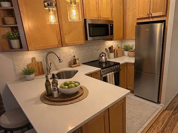 3rd image of 270 E 10th St #1