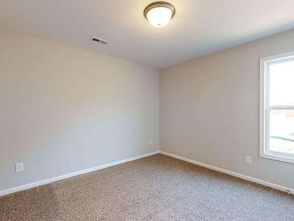 5th image of 93 Robertson Ln
