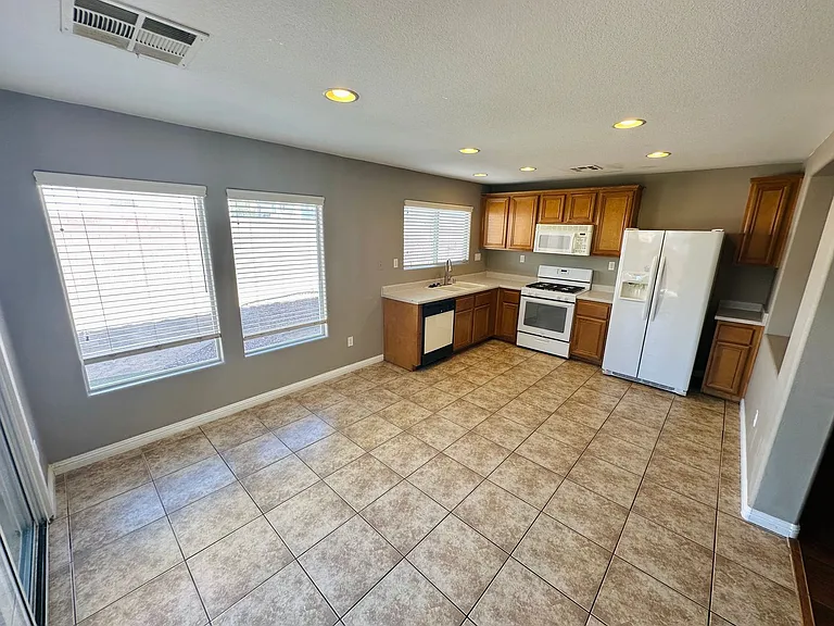 7989 Hilltop Windmill St — Photo 4