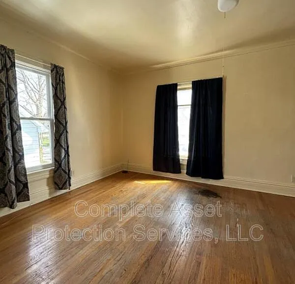 114 1/2 I St — Photo 4