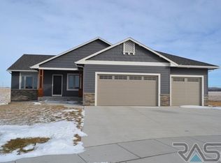 2804 E Sunray Cir, Brandon, SD 57005