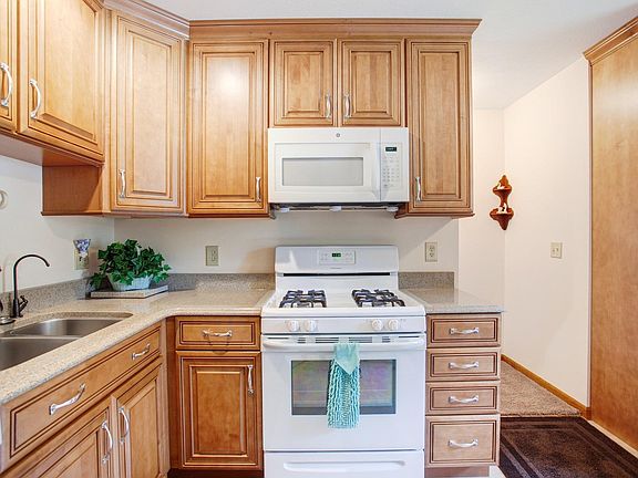 3rd image of 3239 Garden Blvd