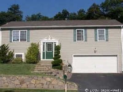 61 Remington Farm Dr, Coventry, RI, 02816