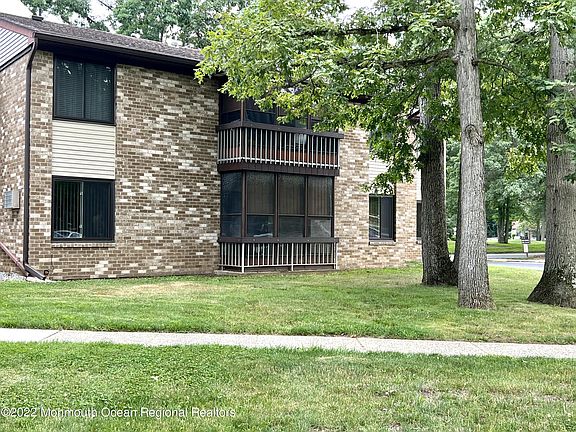 2nd image of 127 Amberly Dr E