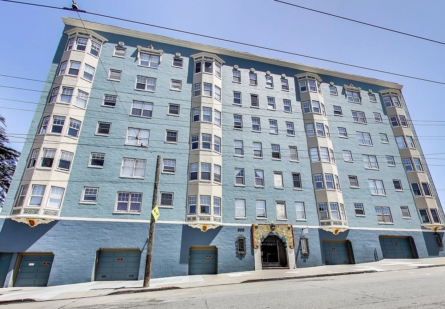 300 Buchanan — Photo 1