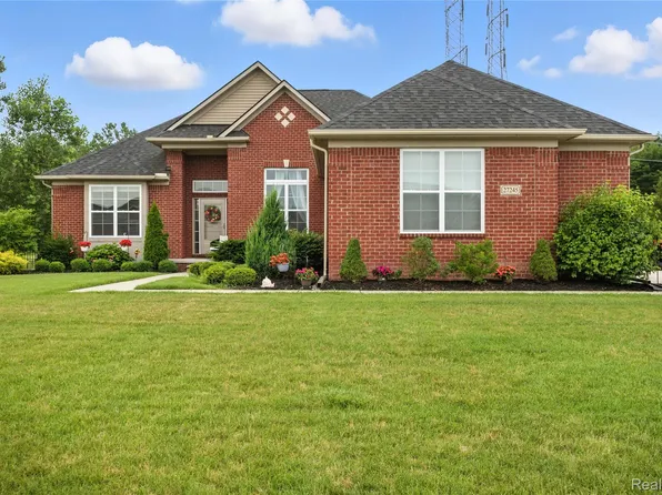 27245 Ritter Blvd, Brownstown, MI 48134