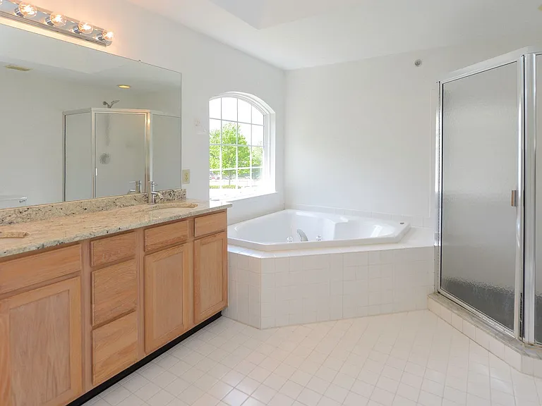 200 Rolling Hill Dr — Photo 24