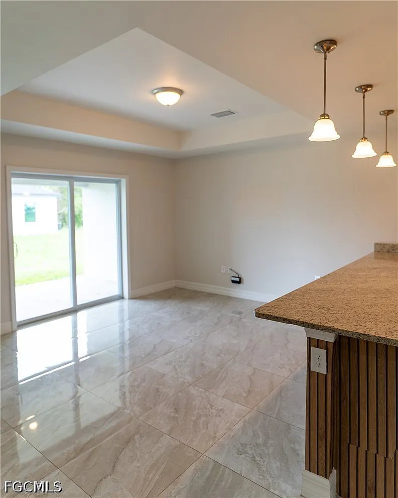 3 bed, 2.0 bath, 1193 sqft, $1,650 — Photo 4